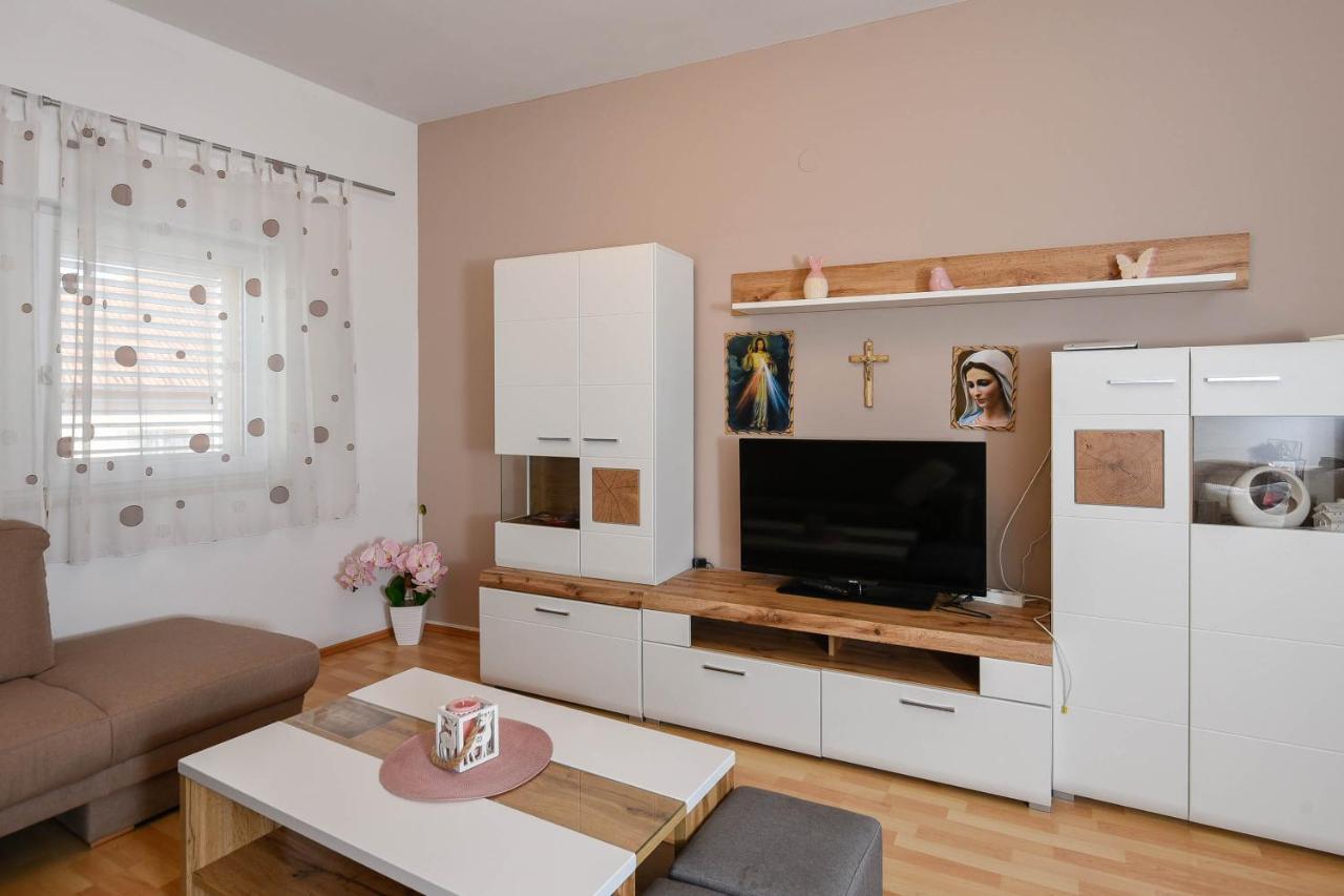 Apartments Karla Оребич Екстер'єр фото